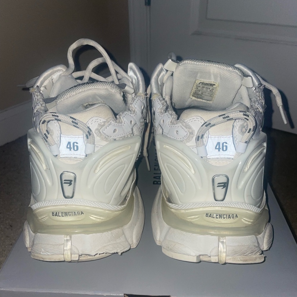 White balenciaga graffiti runner